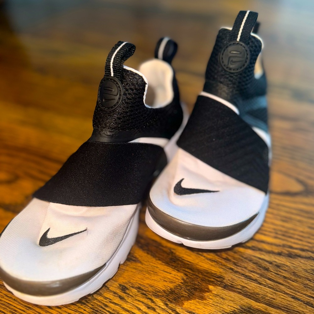 COPY - Vintage: Nike Slip-on Sneaker size 2 (little boy)